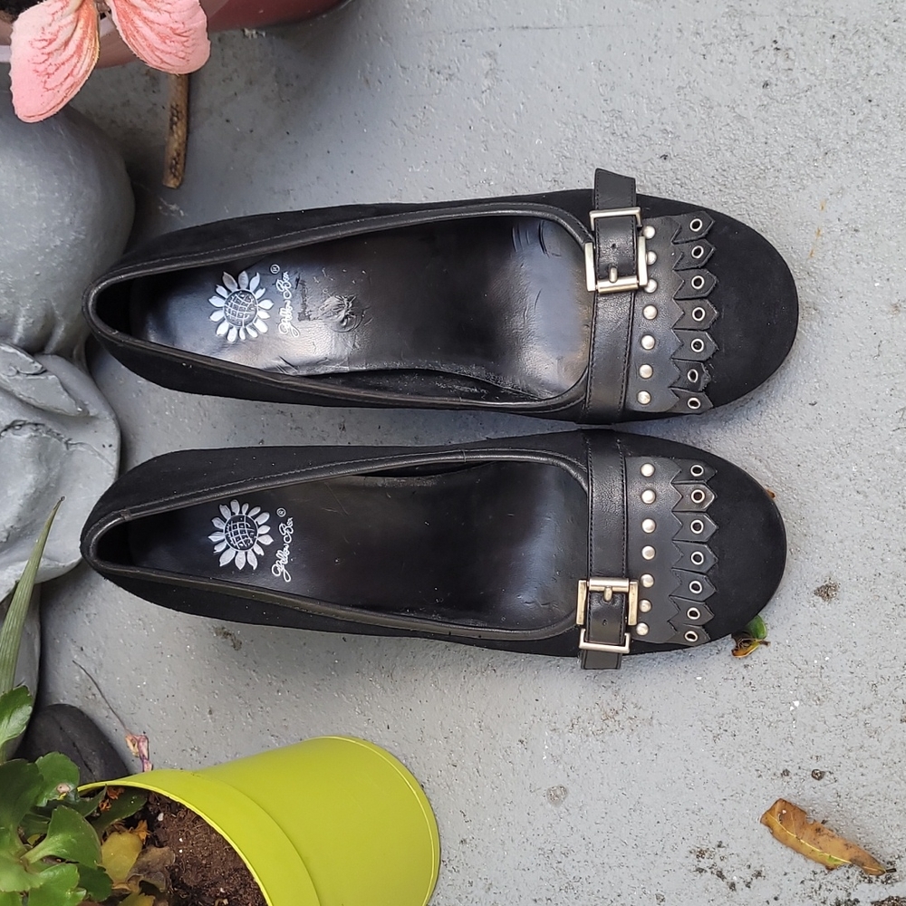 Size 8 black  4 inch heel